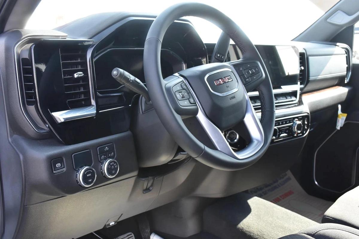 GMC SIERRA ELEVATION 2025 | WHITE-4-4