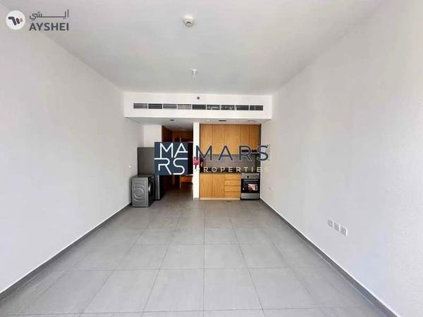 Brand new balconey studio avalible with gym,pool,parking