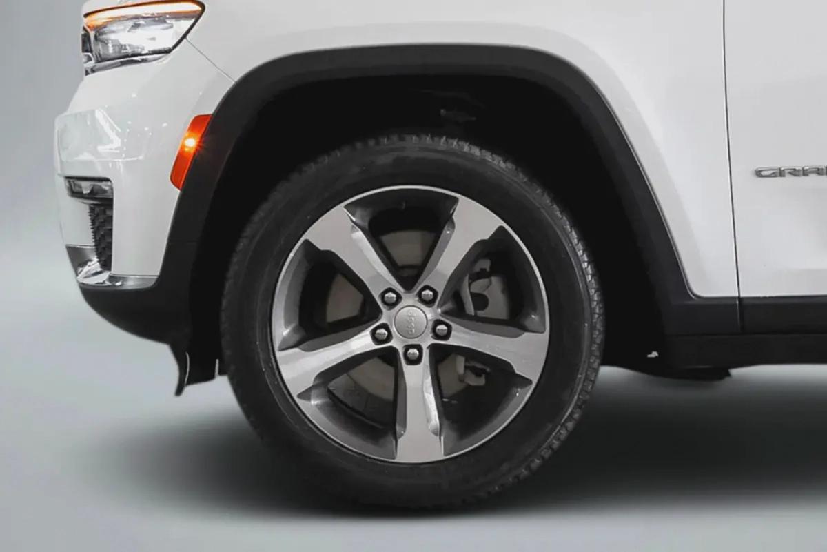 2,853 AED / 60 months | 0% DP | 2023 Jeep Grand Cherokee Limited L / Full Service History-5-5