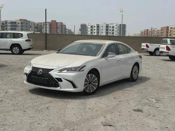 2025 Lexus ES 300h - GCC Specs - Brand New