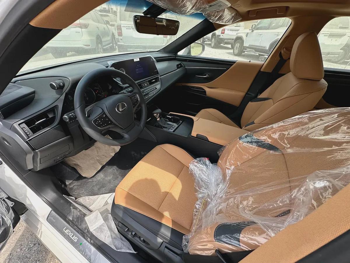 2025 Lexus ES 300h - GCC Specs - Brand New-4-4