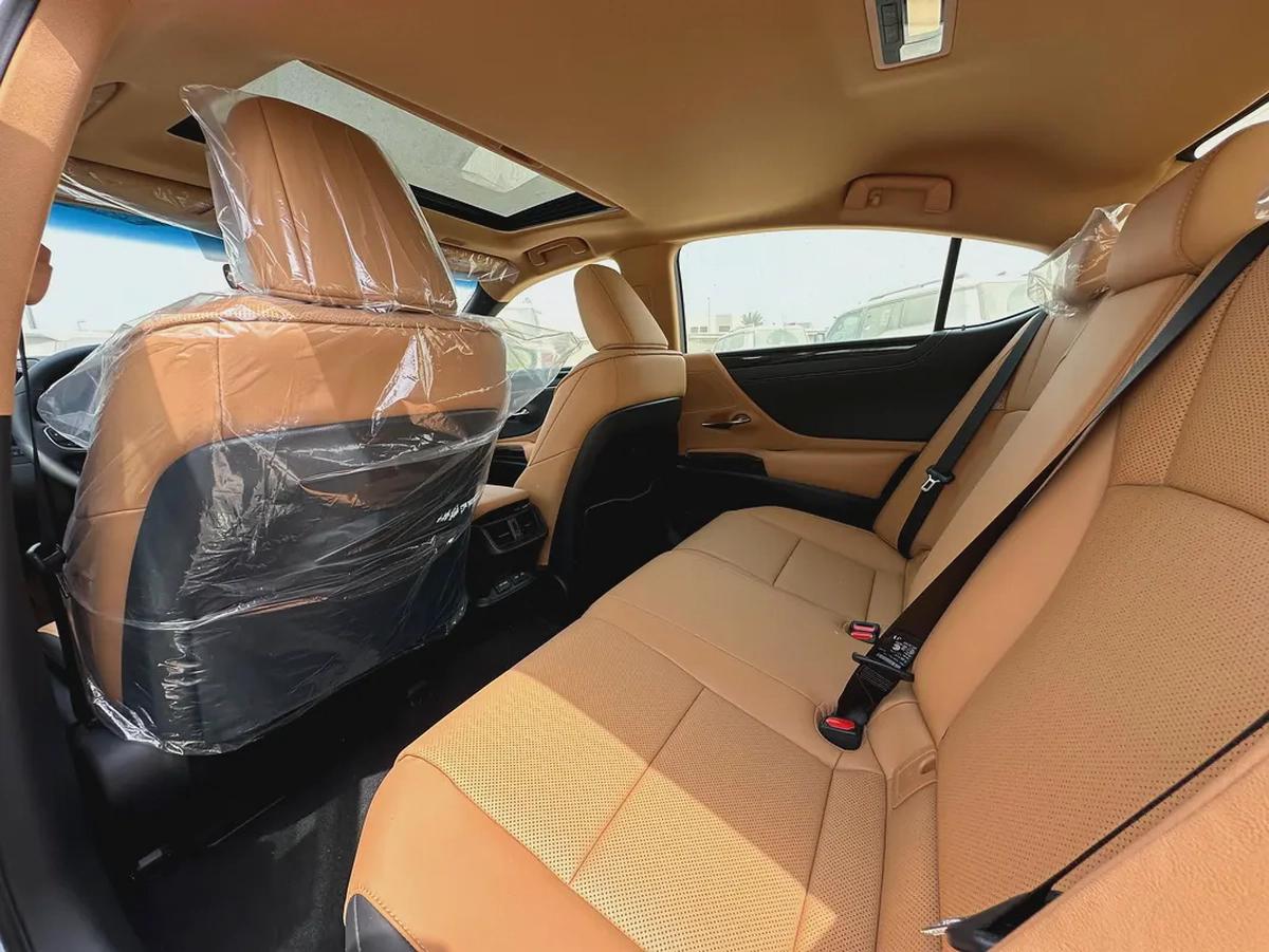 2025 Lexus ES 300h - GCC Specs - Brand New-5-5