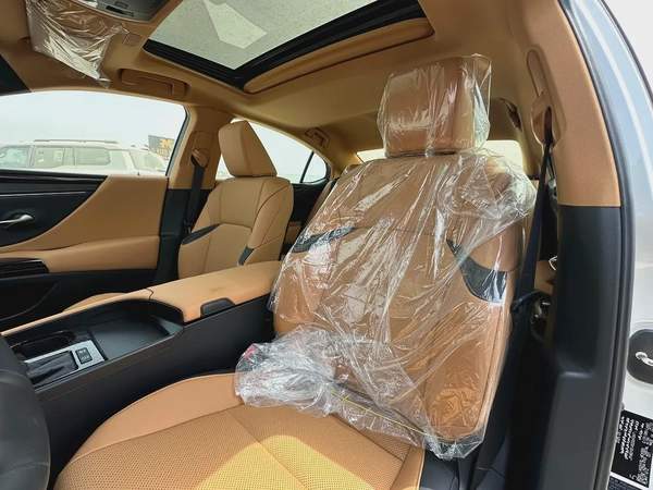 2025 Lexus ES 300h - GCC Specs - Brand New