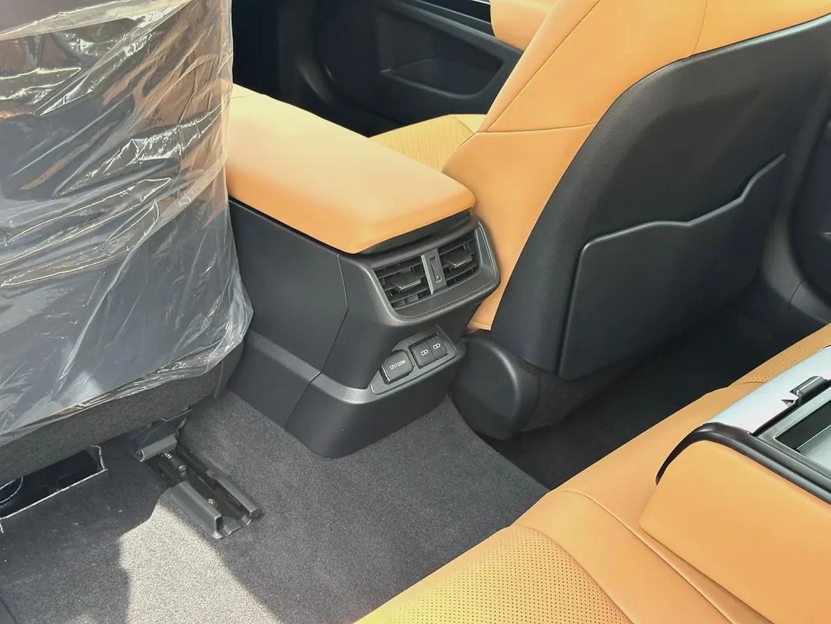 2025 Lexus ES 300h - GCC Specs - Brand New-7-7