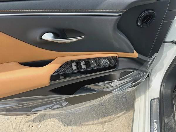 2025 Lexus ES 300h - GCC Specs - Brand New