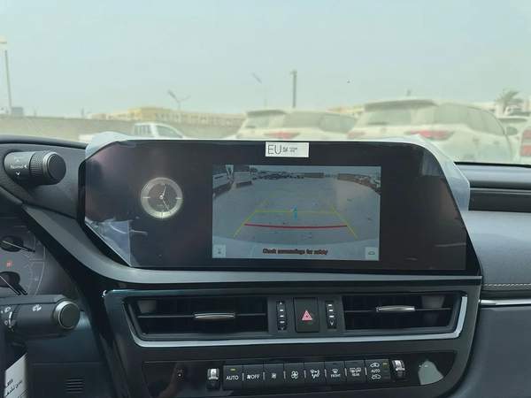 2025 Lexus ES 300h - GCC Specs - Brand New