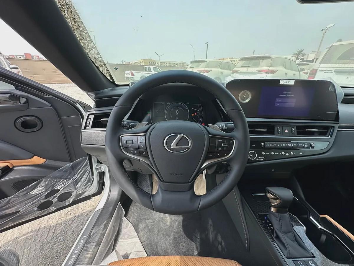 2025 Lexus ES 300h - GCC Specs - Brand New-16-16