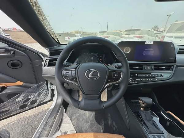2025 Lexus ES 300h - GCC Specs - Brand New