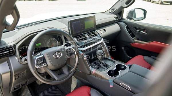 Toyota Land Cruiser LC300 VXR 3.3D AT MY2025