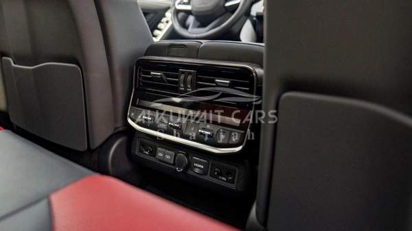 Toyota Land Cruiser LC300 VXR 3.3D AT MY2025