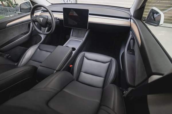 Tesla Model Y Standard Range 2023