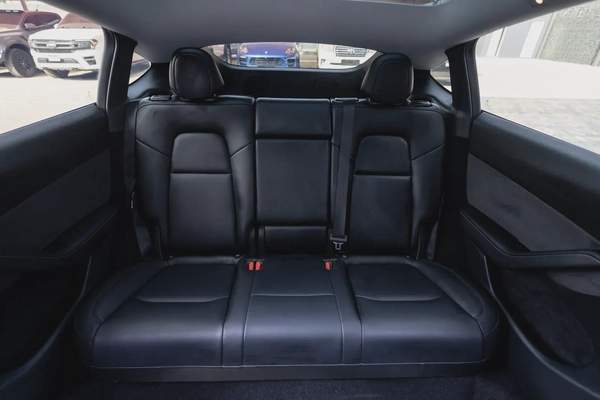 Tesla Model Y Standard Range 2023