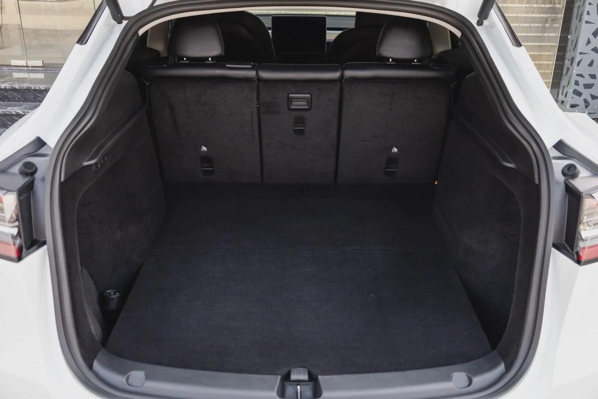 Tesla Model Y Standard Range 2023-5-5