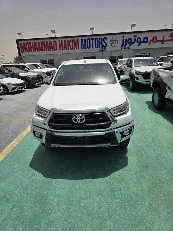 Toyota Hilux 2.7L 4 CYLINDER 2026 MODEL OMANI
