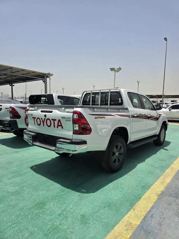 Toyota Hilux 2.7L 4 CYLINDER 2026 MODEL OMANI