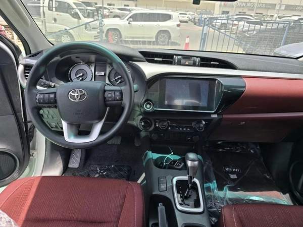 Toyota Hilux 2.7L 4 CYLINDER 2026 MODEL OMANI