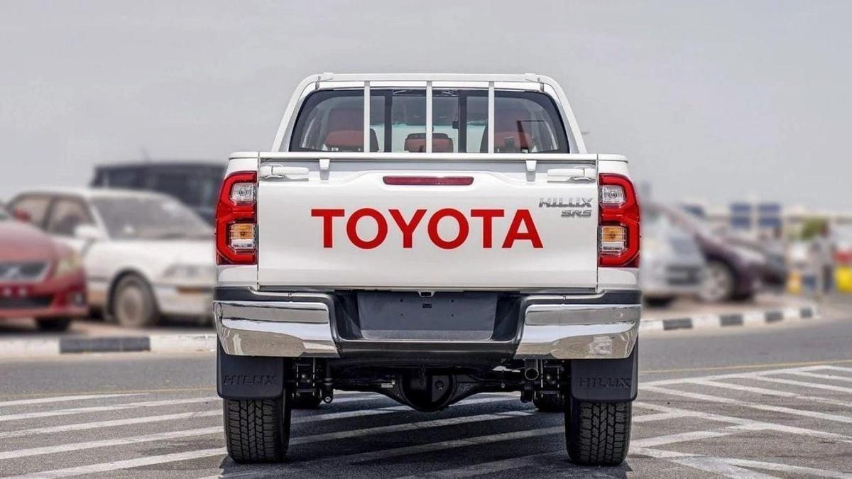 Toyota Hilux Toyota Hilux MT Sr5 2.7L petrol 2025 four wheels drives 4X4-2-2