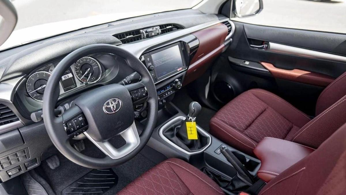 Toyota Hilux Toyota Hilux MT Sr5 2.7L petrol 2025 four wheels drives 4X4-4-4