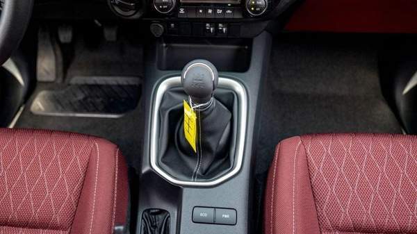 Toyota Hilux Toyota Hilux MT Sr5 2.7L petrol 2025 four wheels drives 4X4