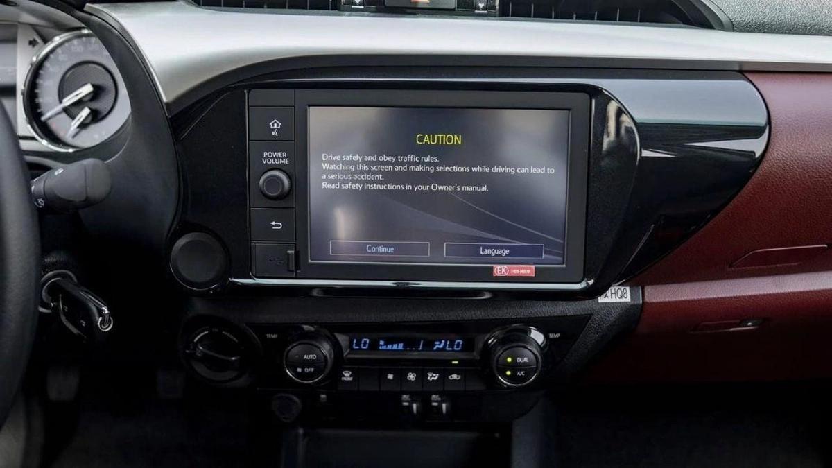 Toyota Hilux Toyota Hilux MT Sr5 2.7L petrol 2025 four wheels drives 4X4-8-8