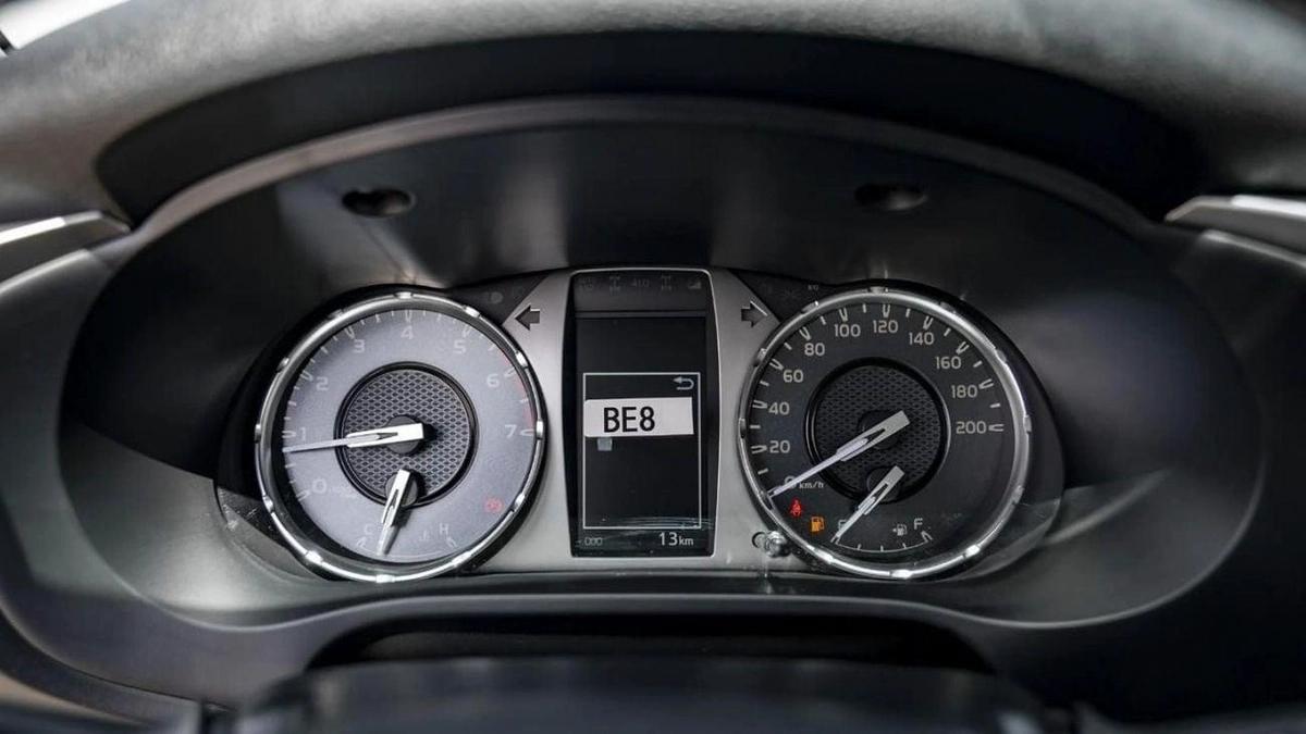 Toyota Hilux Toyota Hilux MT Sr5 2.7L petrol 2025 four wheels drives 4X4-10-10