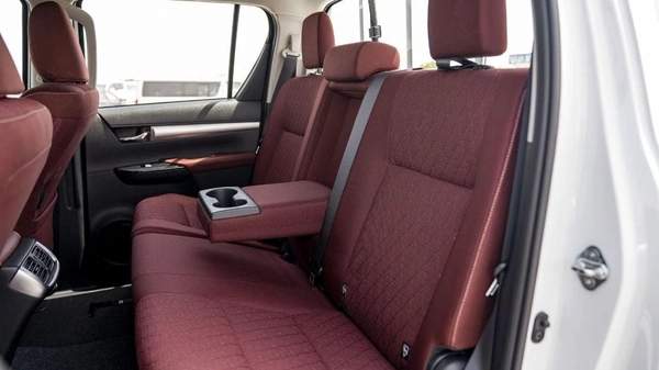 Toyota Hilux Toyota Hilux MT Sr5 2.7L petrol 2025 four wheels drives 4X4