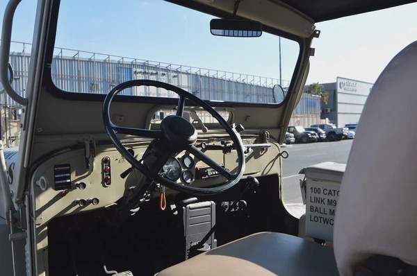 CLASSIC 1979 JEEP WRANGLER WILLYS EDITION - BEIGE