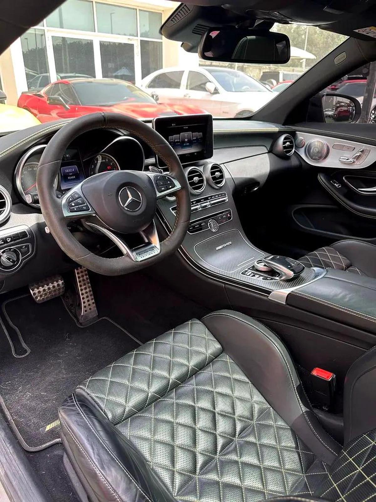 MERCEDES BENZ AMG C63s Gcc 2017 Edition 1 Original paint 4 buttons full option Full carbon fibre-8-8