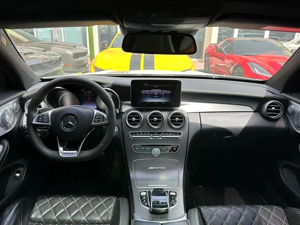 MERCEDES BENZ AMG C63s Gcc 2017 Edition 1 Original paint 4 buttons full option Full carbon fibre-2-2
