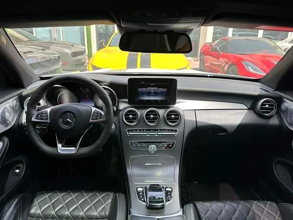 MERCEDES BENZ AMG C63s Gcc 2017 Edition 1 Original paint 4 buttons full option Full carbon fibre