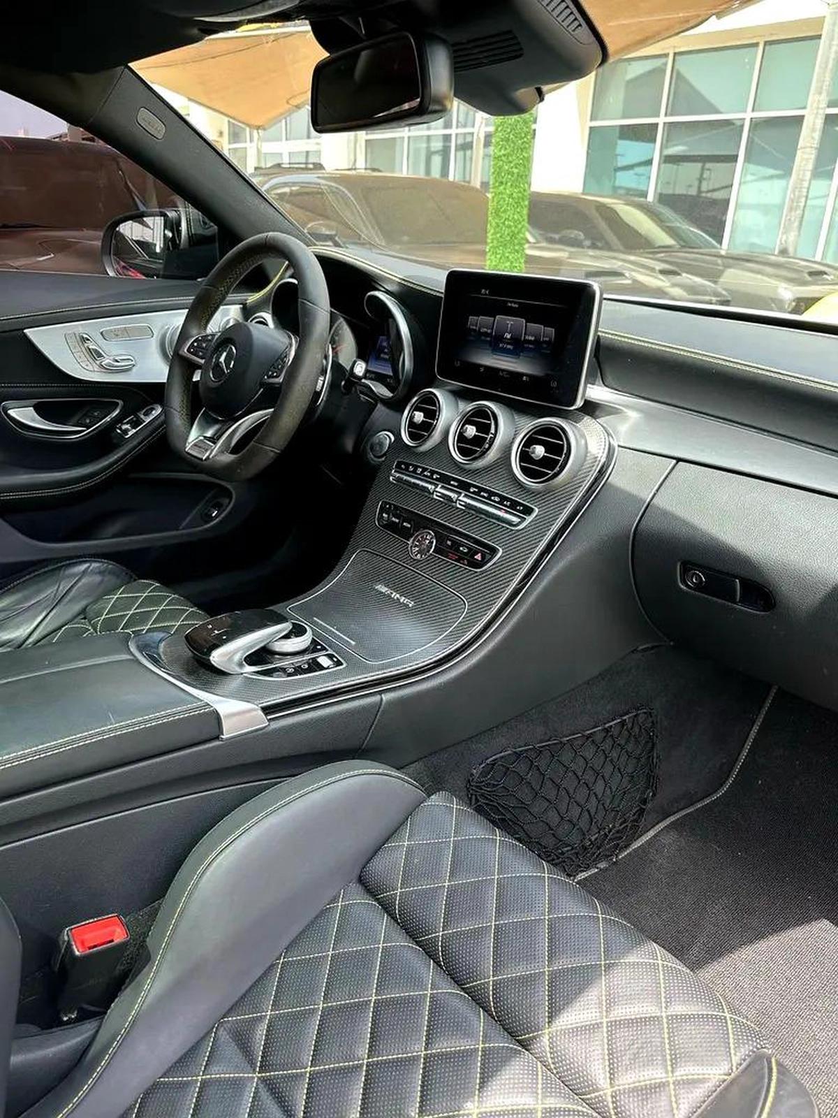 MERCEDES BENZ AMG C63s Gcc 2017 Edition 1 Original paint 4 buttons full option Full carbon fibre-7-7