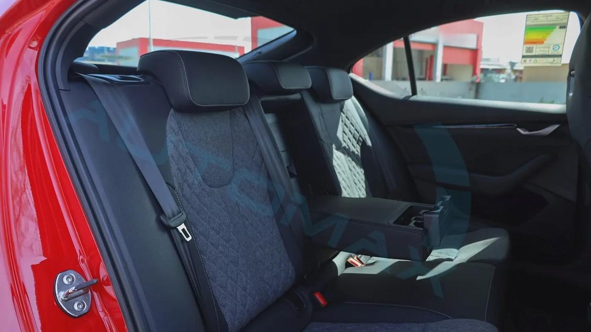 ( 5 Years Warranty + 5 Years Service ) 2025 Škoda Octavia Sportline 1.4T FWD GCC 0Km-15-15