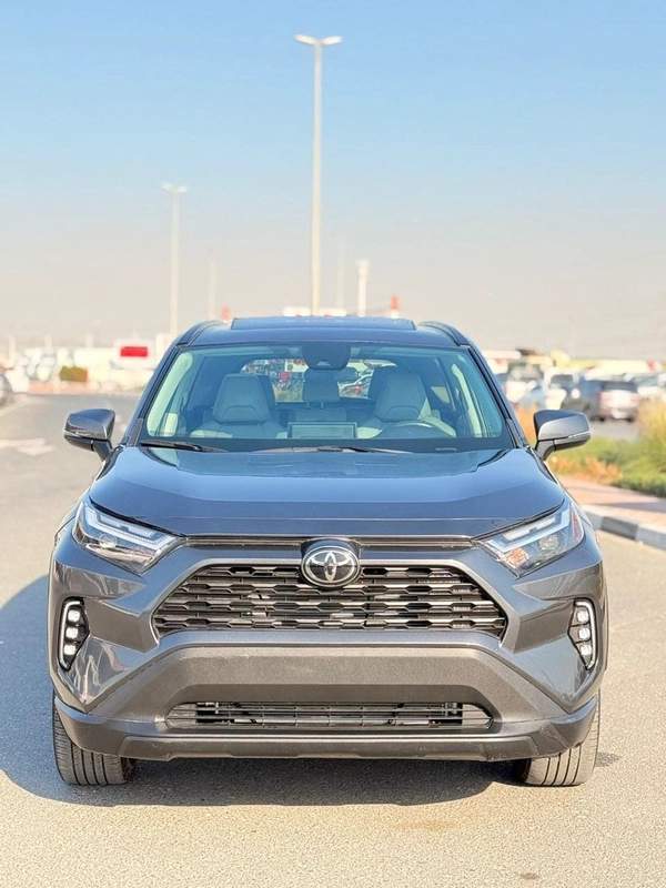 Toyota RAV4 XLE premium 2.5L | Sunroof | leather seats | push start full option