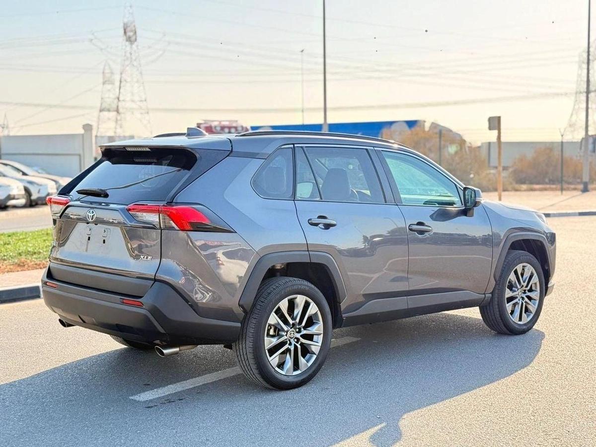 Toyota RAV4 XLE premium 2.5L | Sunroof | leather seats | push start full option-2-2