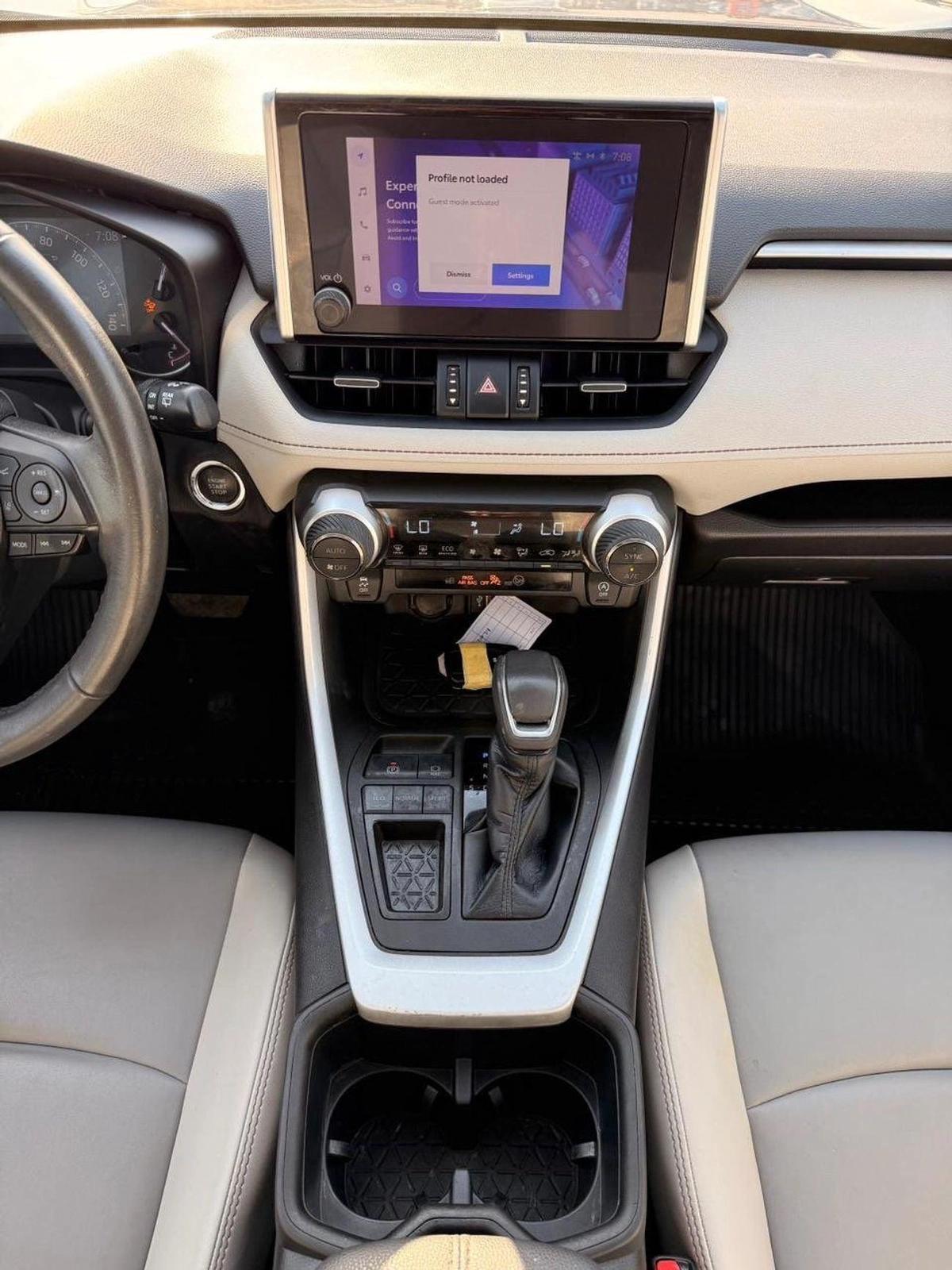 Toyota RAV4 XLE premium 2.5L | Sunroof | leather seats | push start full option-6-6