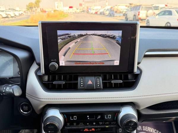 Toyota RAV4 XLE premium 2.5L | Sunroof | leather seats | push start full option