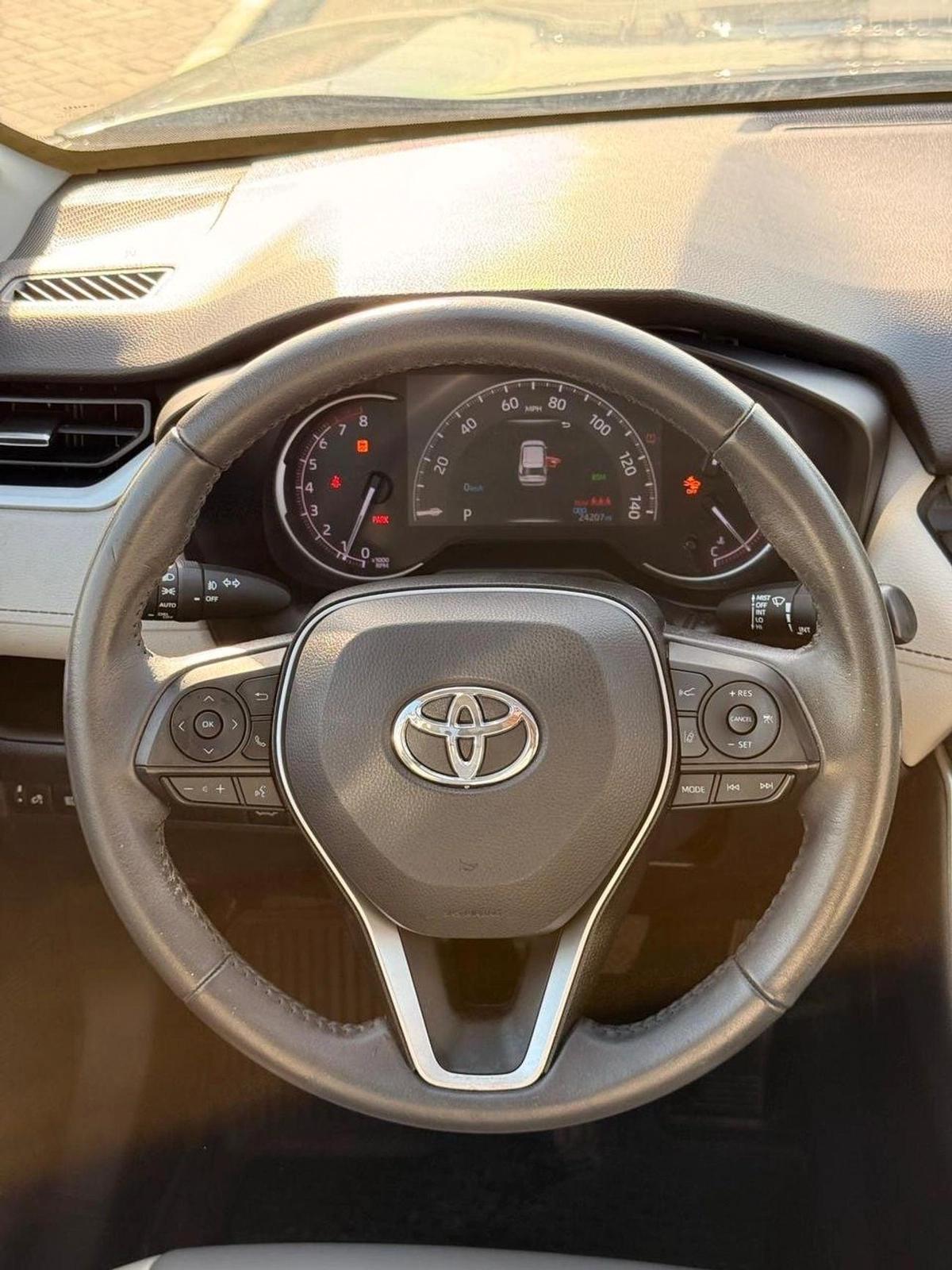 Toyota RAV4 XLE premium 2.5L | Sunroof | leather seats | push start full option-8-8