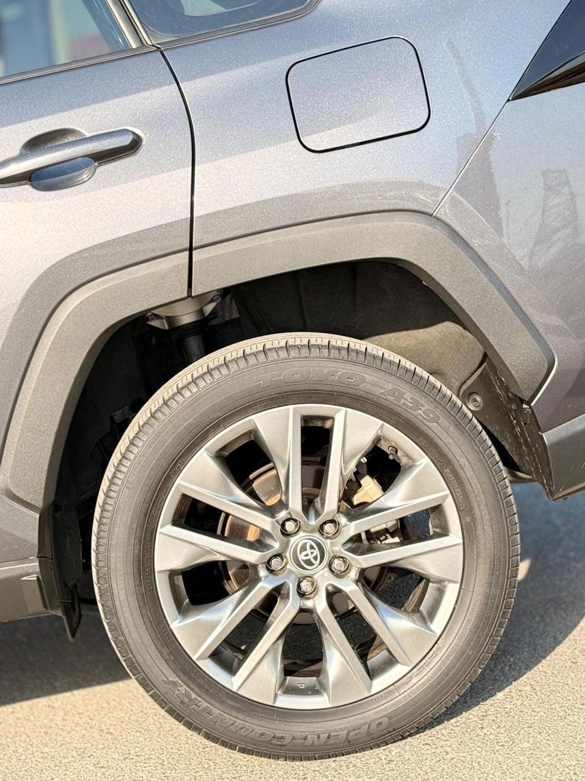 Toyota RAV4 XLE premium 2.5L | Sunroof | leather seats | push start full option-9-9