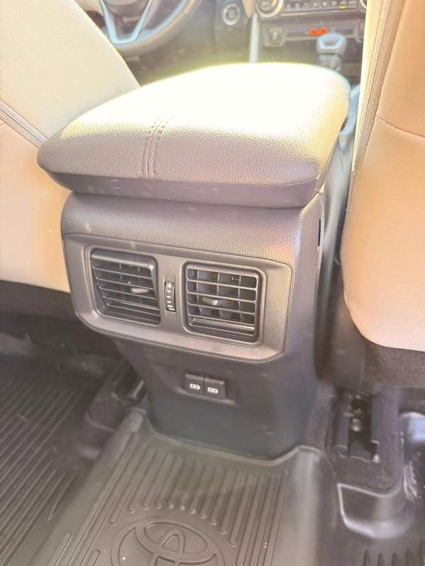 Toyota RAV4 XLE premium 2.5L | Sunroof | leather seats | push start full option