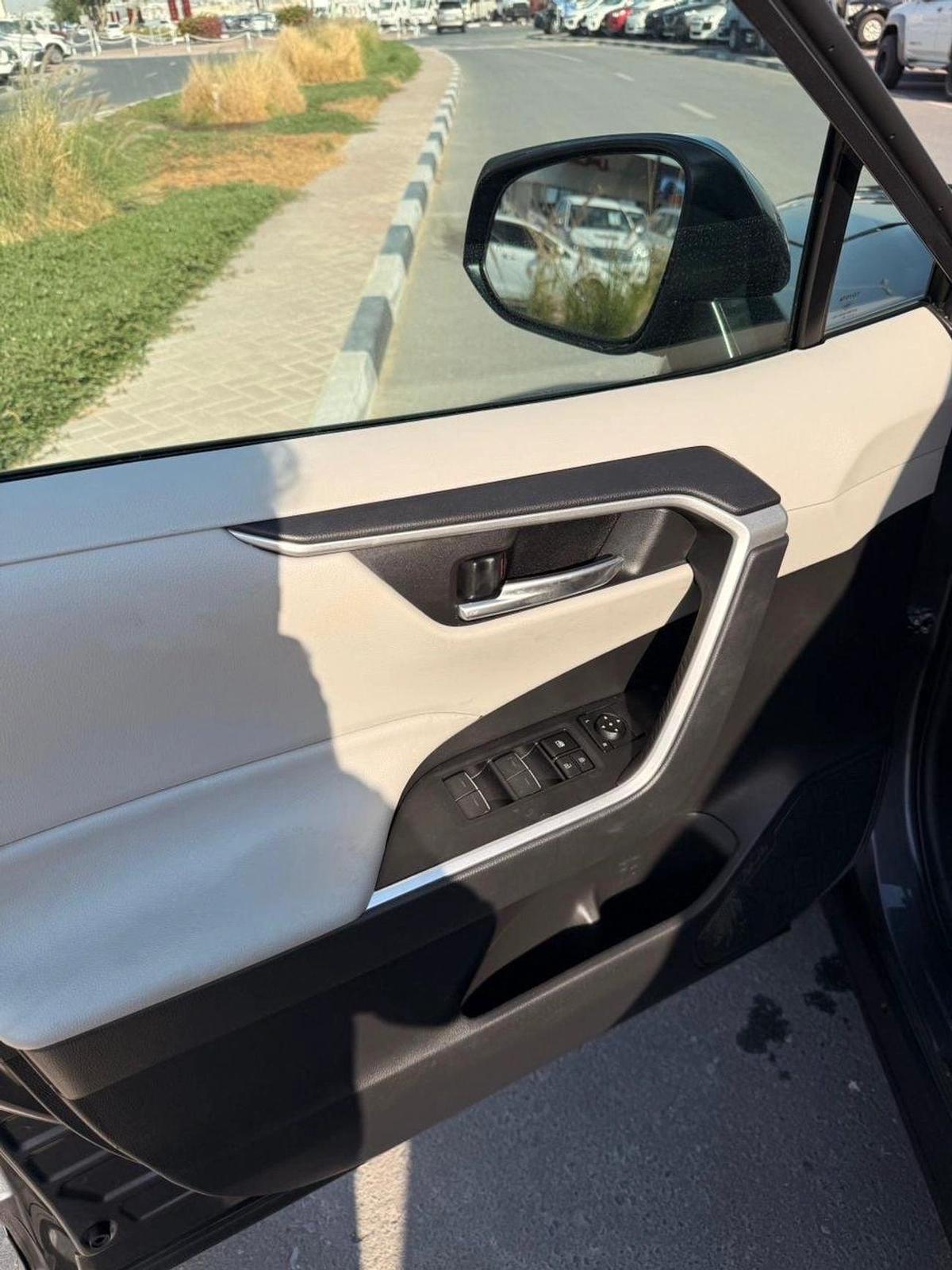 Toyota RAV4 XLE premium 2.5L | Sunroof | leather seats | push start full option-17-17