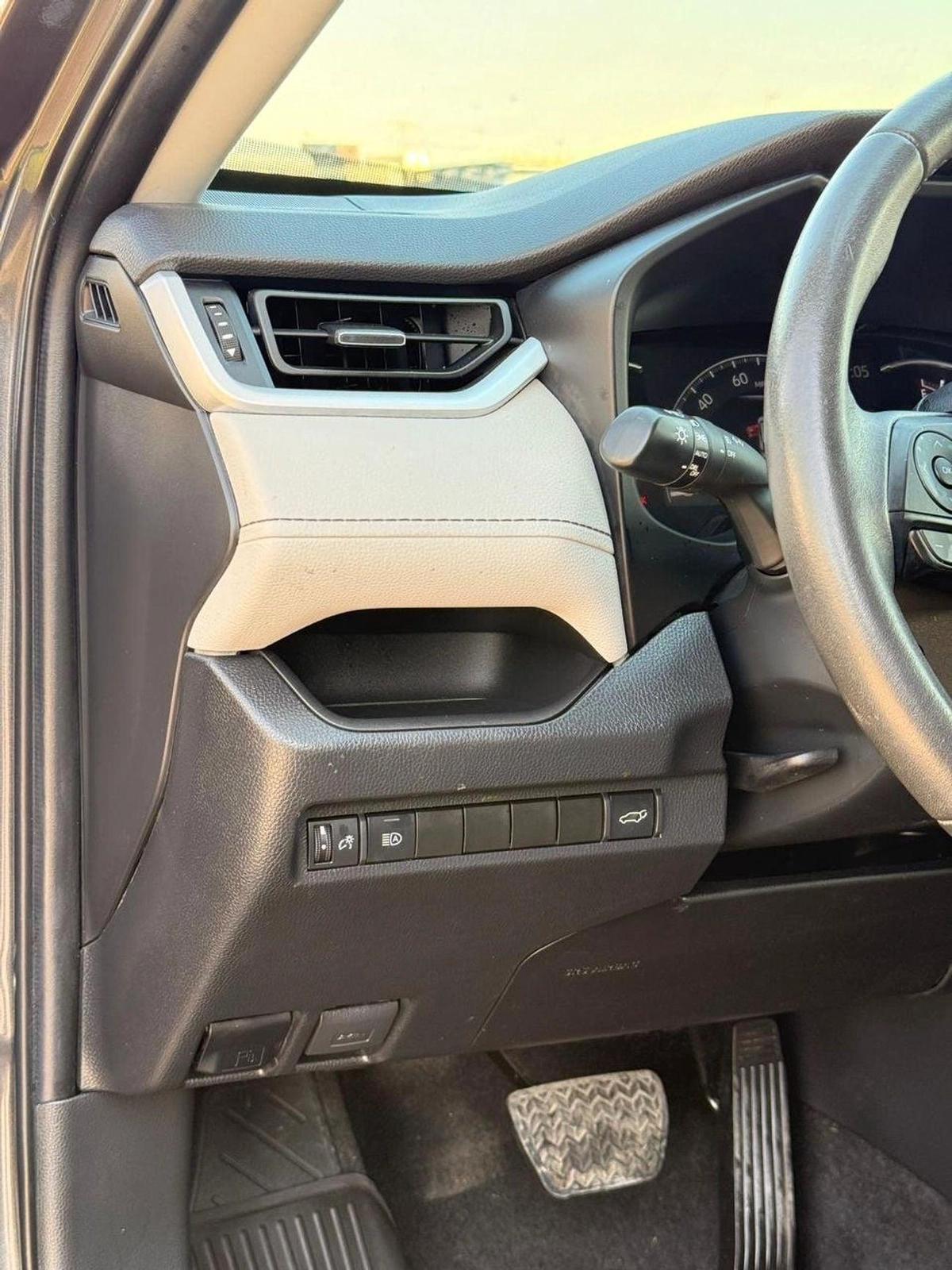 Toyota RAV4 XLE premium 2.5L | Sunroof | leather seats | push start full option-18-18