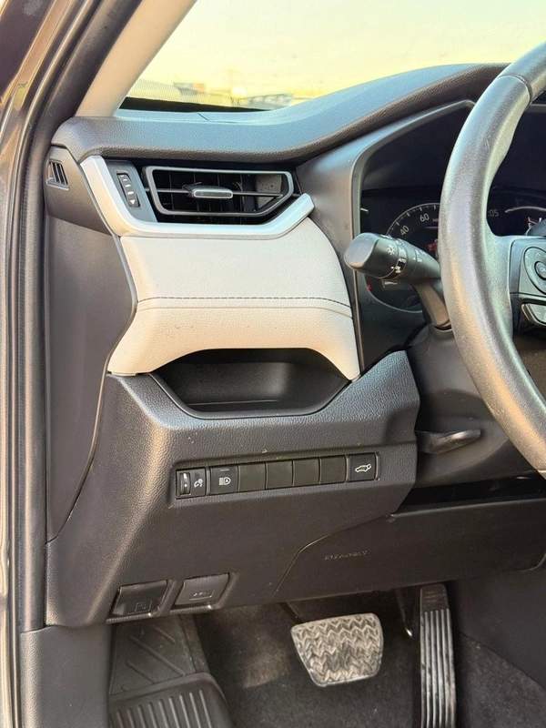 Toyota RAV4 XLE premium 2.5L | Sunroof | leather seats | push start full option