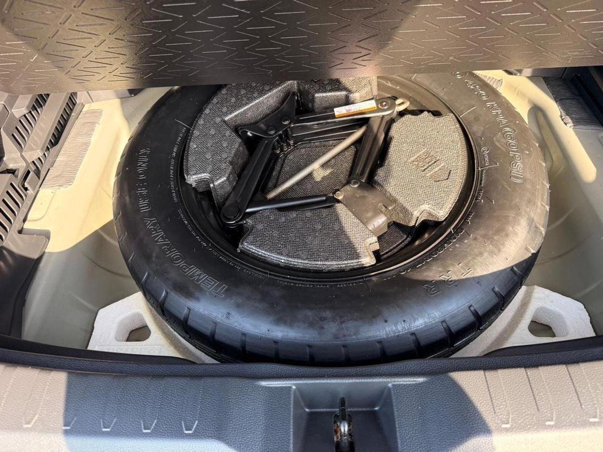 Toyota RAV4 XLE premium 2.5L | Sunroof | leather seats | push start full option-23-23