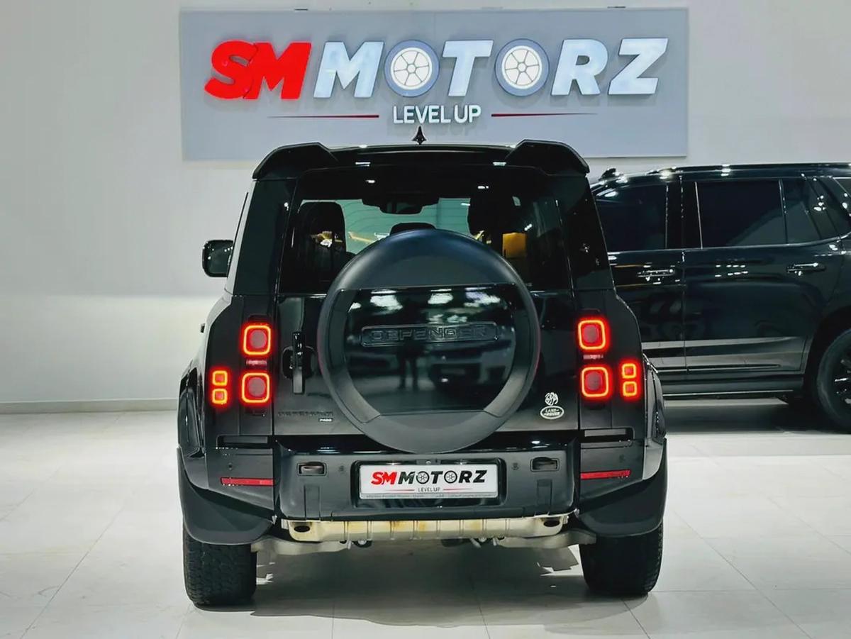 LAND ROVER DEFENDER 2023 X DYNAMIC GCC SPECS UNDER AGENCY WARRANTY TILL 2028 ORIGINAL PAINT-4-4