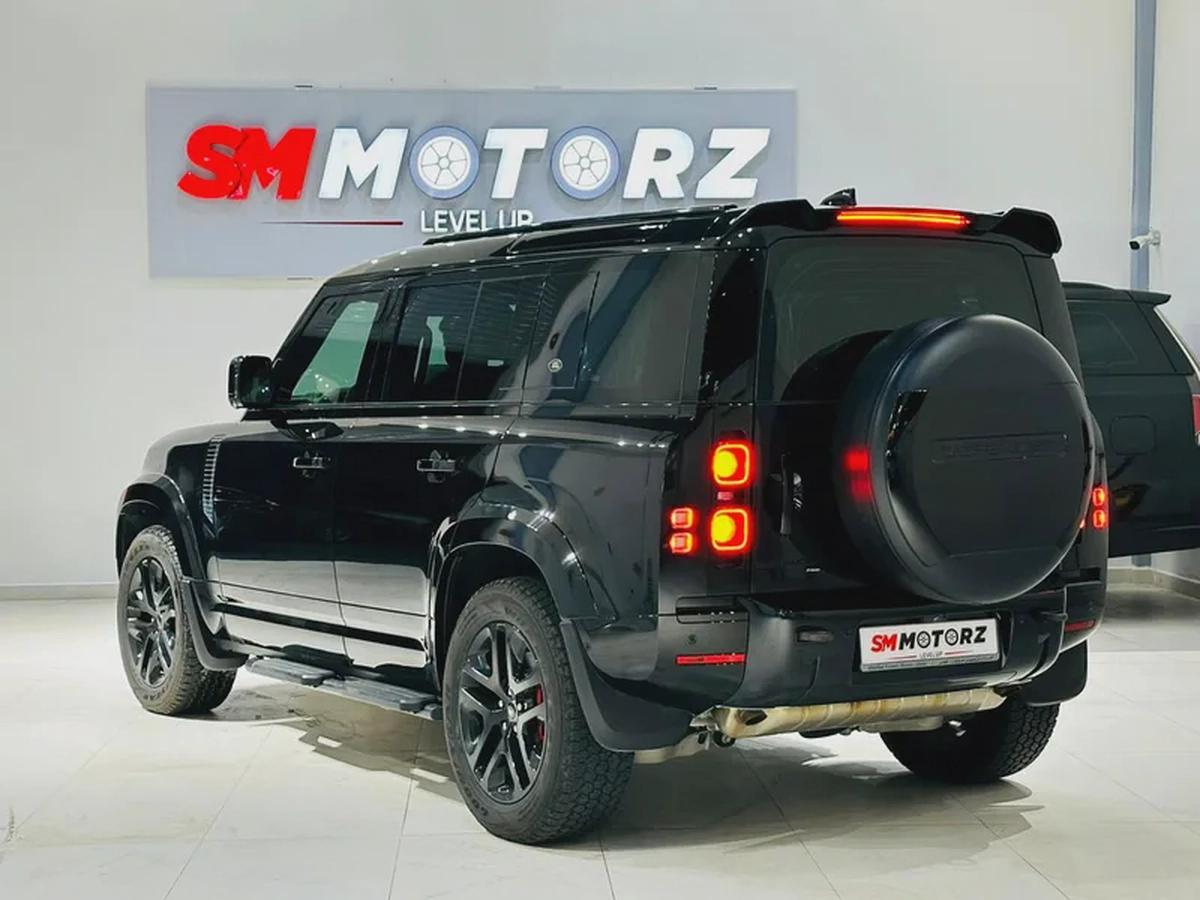 LAND ROVER DEFENDER 2023 X DYNAMIC GCC SPECS UNDER AGENCY WARRANTY TILL 2028 ORIGINAL PAINT-5-5
