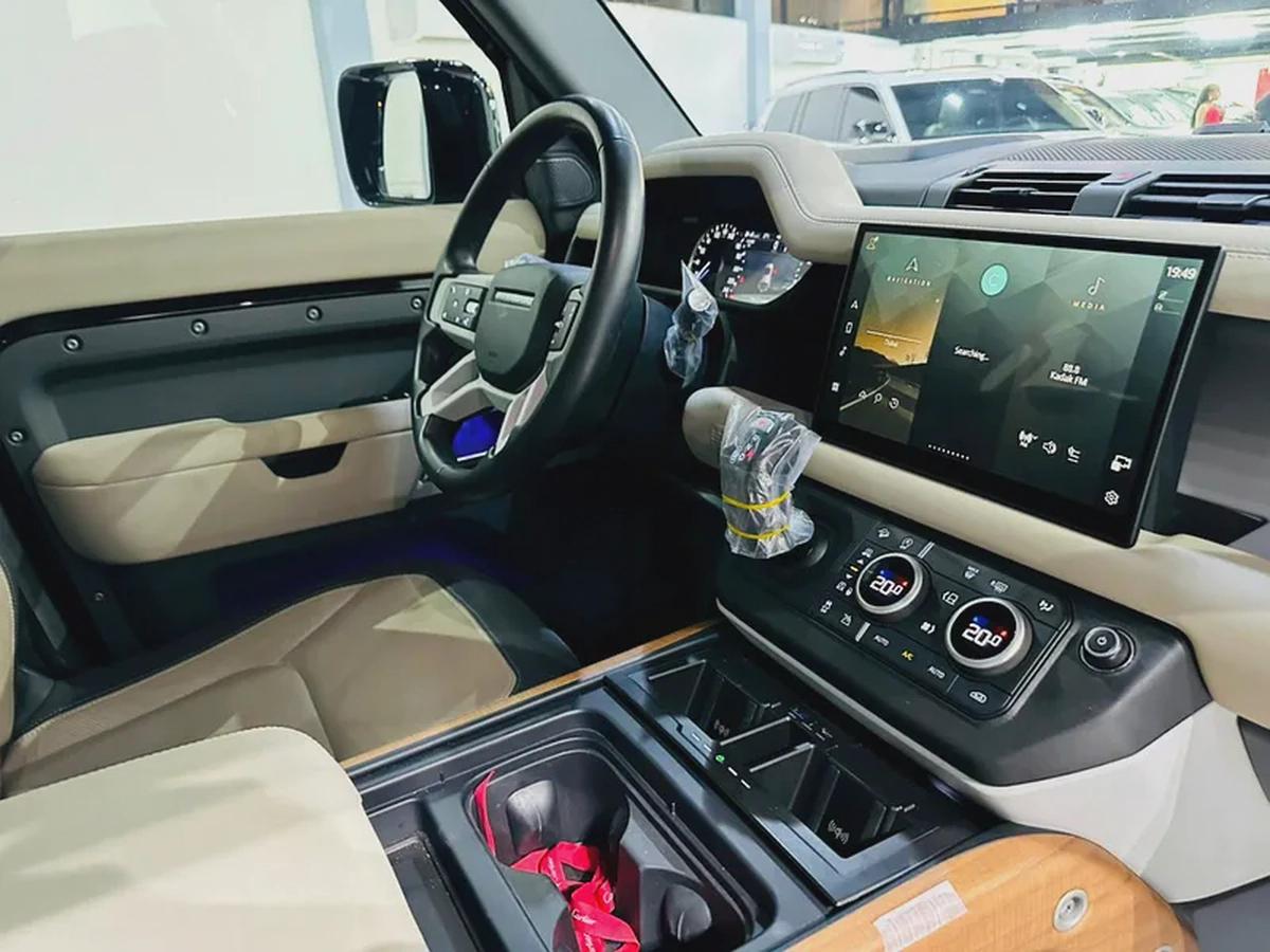 LAND ROVER DEFENDER 2023 X DYNAMIC GCC SPECS UNDER AGENCY WARRANTY TILL 2028 ORIGINAL PAINT-7-7