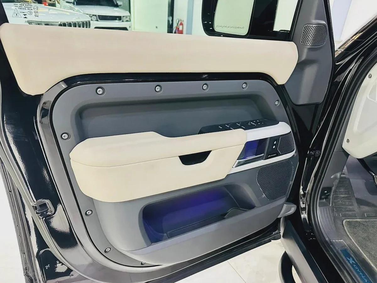 LAND ROVER DEFENDER 2023 X DYNAMIC GCC SPECS UNDER AGENCY WARRANTY TILL 2028 ORIGINAL PAINT-9-9