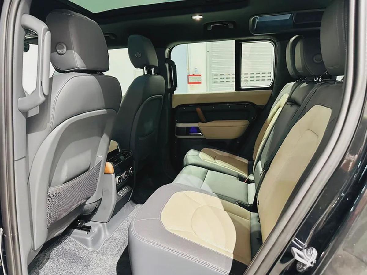 LAND ROVER DEFENDER 2023 X DYNAMIC GCC SPECS UNDER AGENCY WARRANTY TILL 2028 ORIGINAL PAINT-10-10