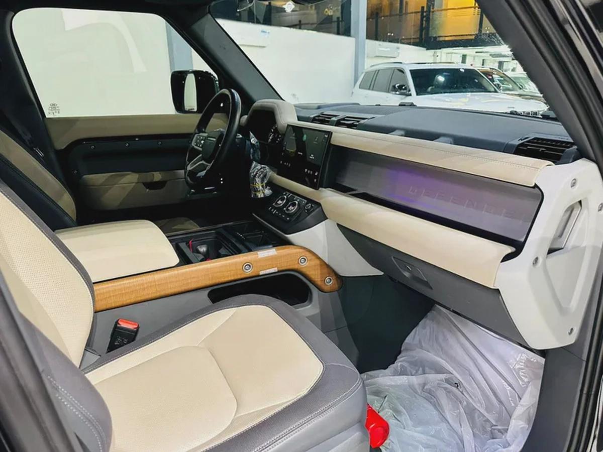 LAND ROVER DEFENDER 2023 X DYNAMIC GCC SPECS UNDER AGENCY WARRANTY TILL 2028 ORIGINAL PAINT-12-12