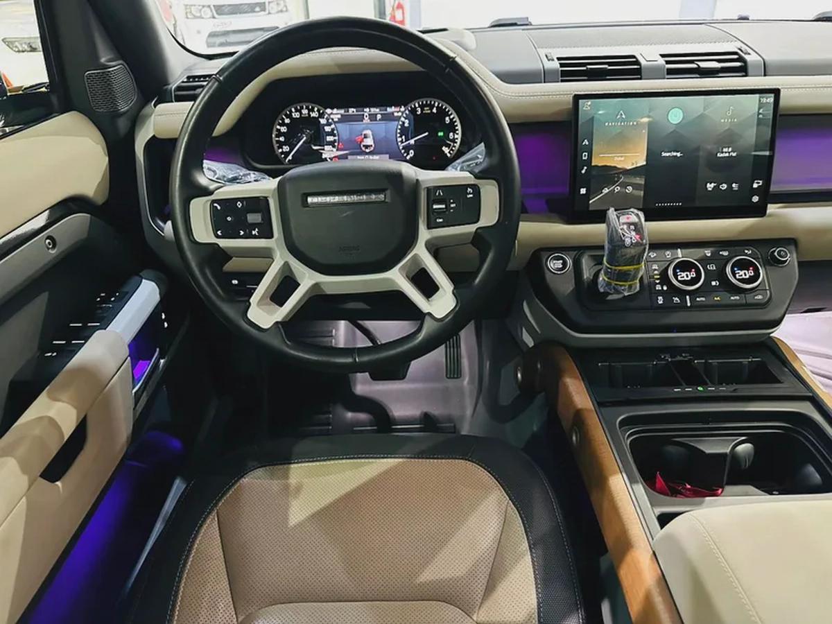 LAND ROVER DEFENDER 2023 X DYNAMIC GCC SPECS UNDER AGENCY WARRANTY TILL 2028 ORIGINAL PAINT-13-13